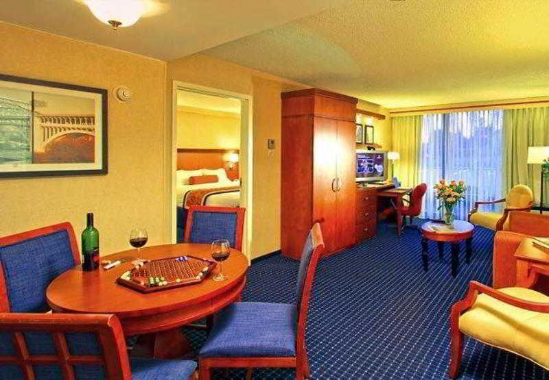 Courtyard By Marriott Canton North Canton Buitenkant foto